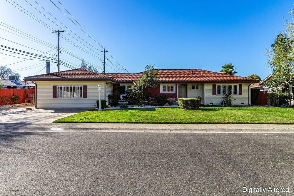 a view of house with a yard