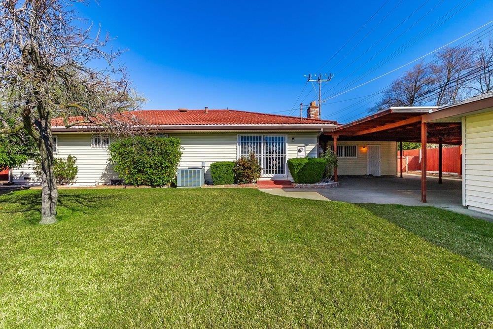 10486 Spaulding Way Rancho Cordova, CA 95670 - Photo 65 of 74 a front view of a house with garden