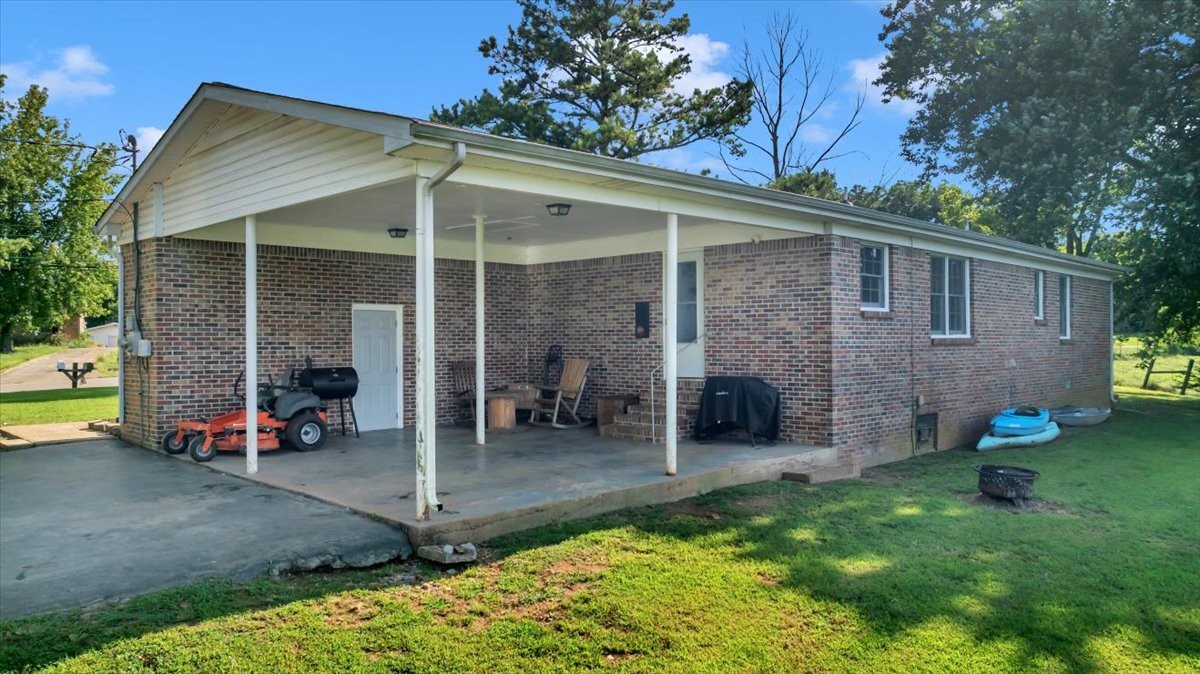 1660 Vales Mill Road Pulaski, TN 38478 - Photo 5 of 35 a view of a house with a yard
