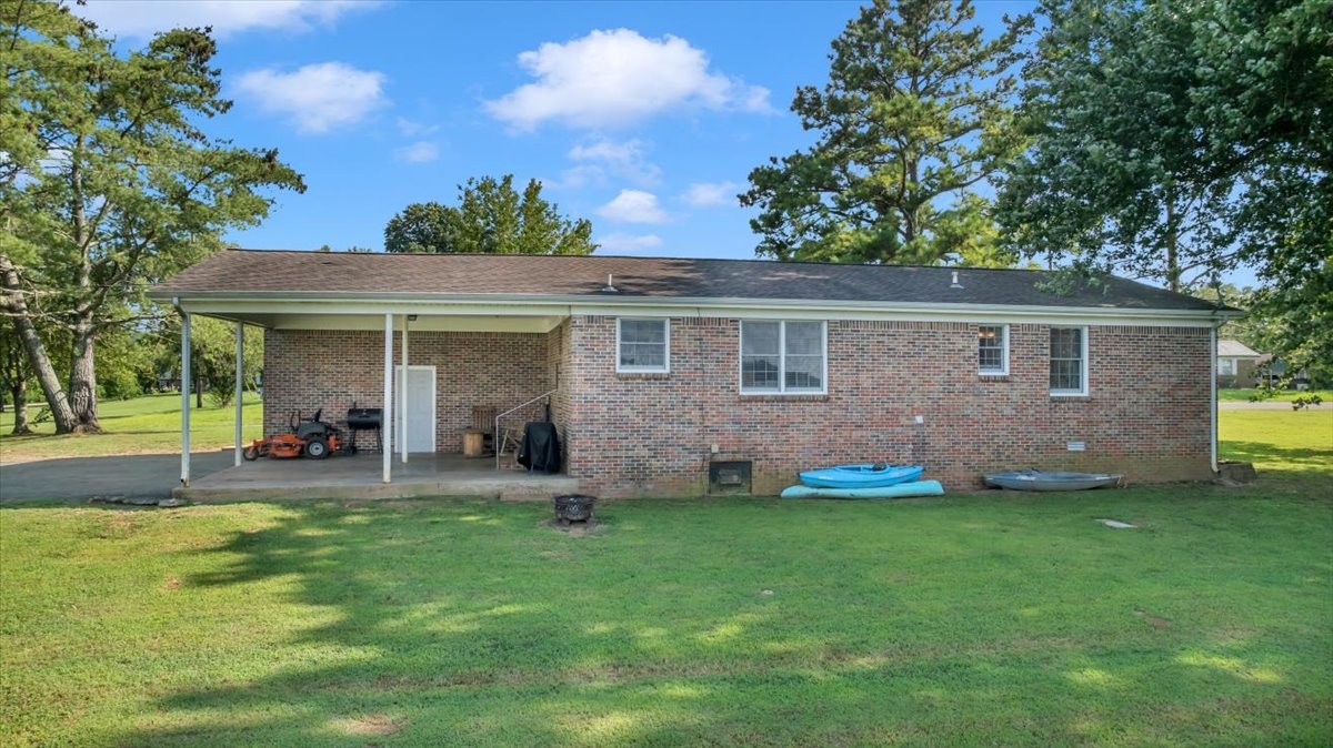 1660 Vales Mill Road Pulaski, TN 38478 - Photo 6 of 35 front view of a house with a yard