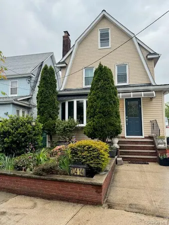 $825,000 | 104-14 212th Street | Bellaire Park