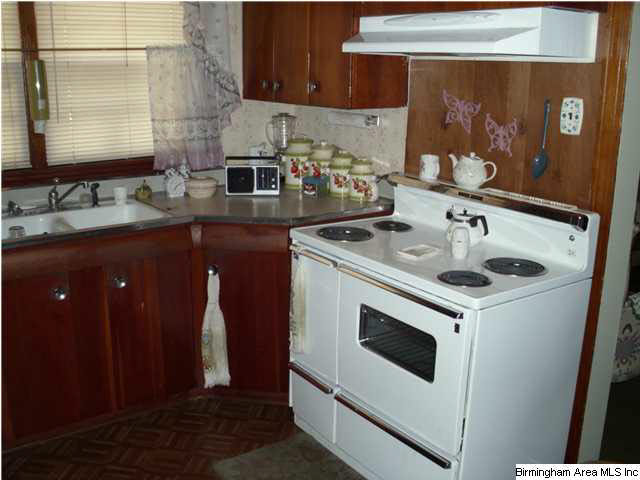 405 Elm Street Southwest Bessemer, AL 35022 - Photo 10 of 12