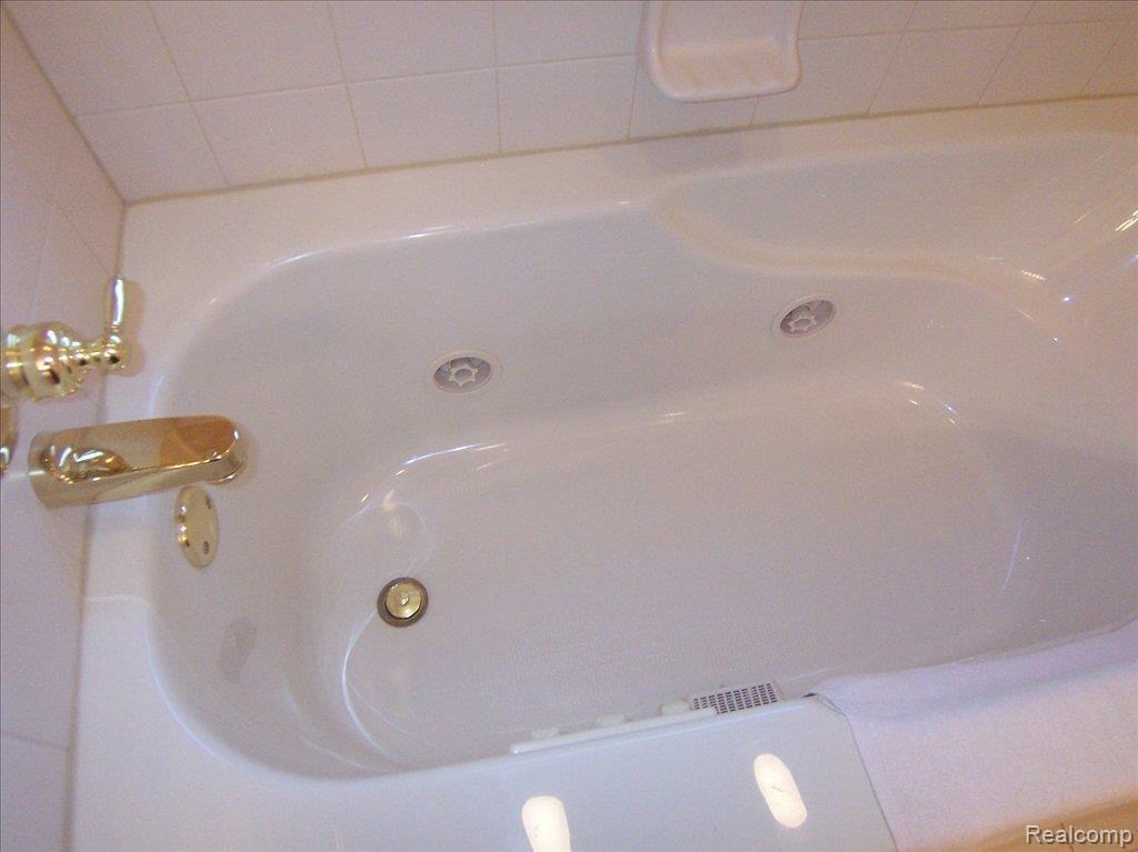 5393 Forest Ridge Drive, Unit 3 Clarkston, MI 48346 - Photo 19 of 21 100_4840.jpg