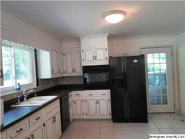 5446 Robin Circle Adamsville, AL 35005 - Photo 7 of 27