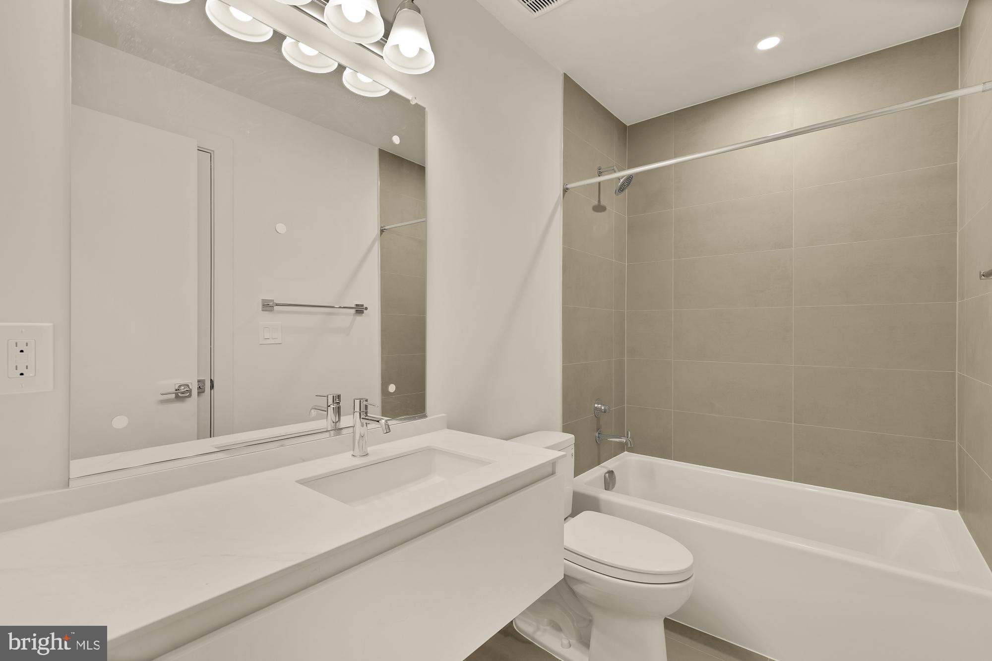 2647 41st Street Northwest, Unit 1 Washington, DC 20007 - Photo 33 of 36 2nd en-suite bath