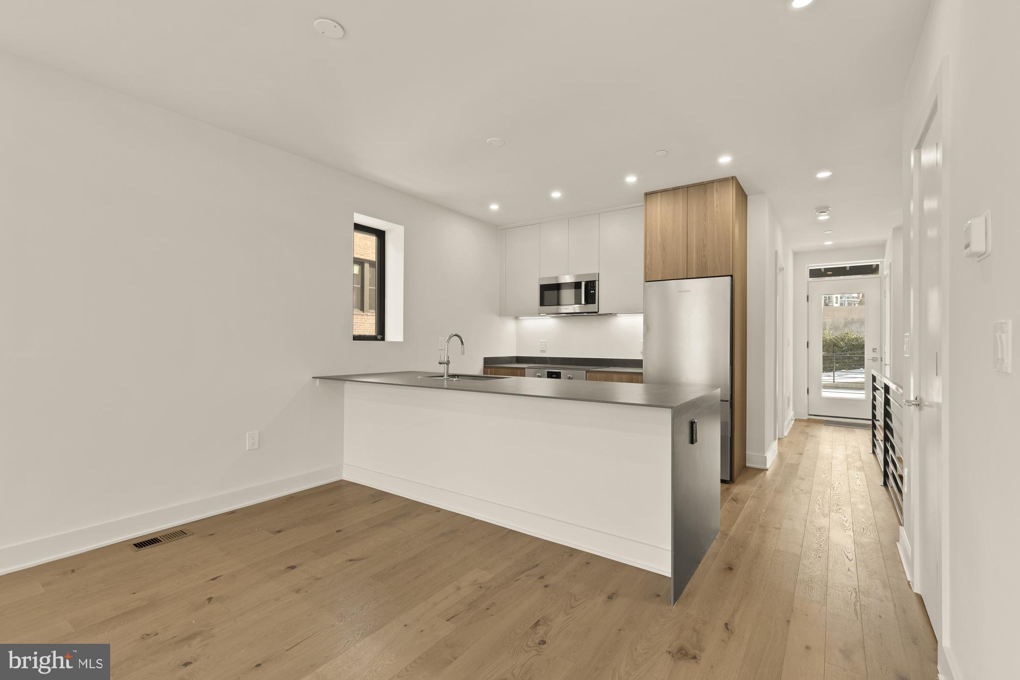2647 41st Street Northwest, Unit 1 Washington, DC 20007 - Photo 9 of 36 Stunning kitchen