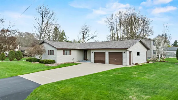 $299,900 | 1100 East 25th Street, Marshfield, WI 54449