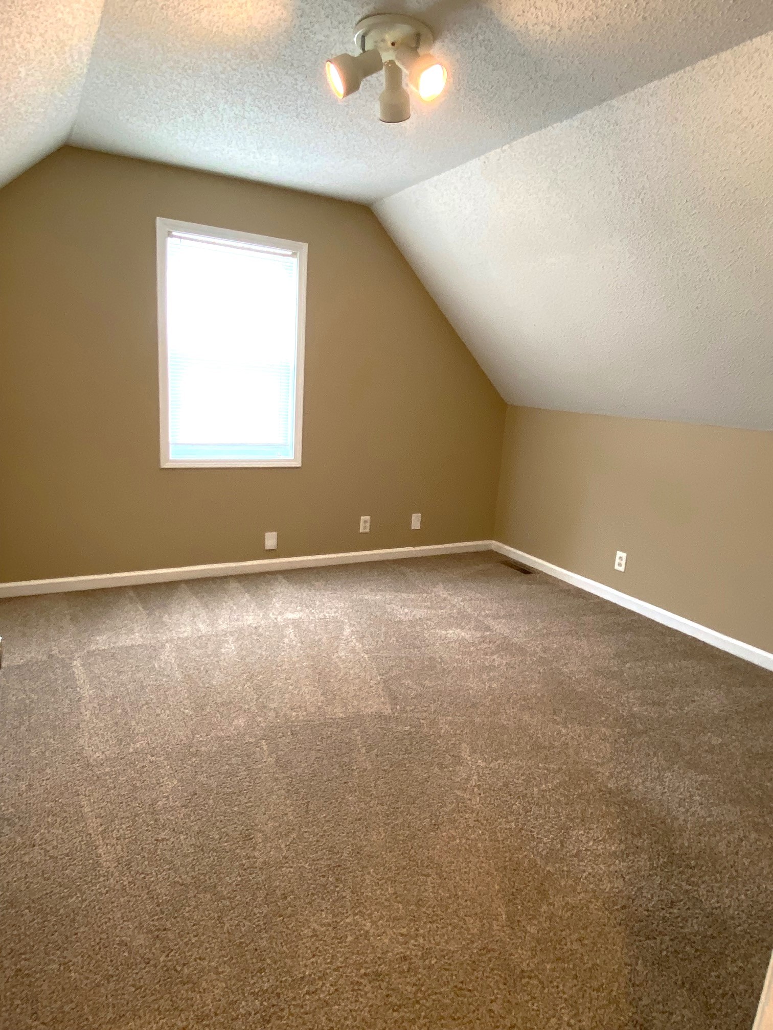 1009 Shadow Ridge Avenue Oak Grove, KY 42262 - Photo 10 of 14 an empty room with a window