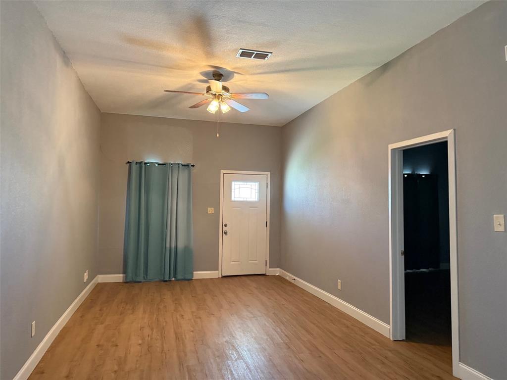 602 West Walcott Avenue Comanche, TX 76442 - Photo 3 of 29