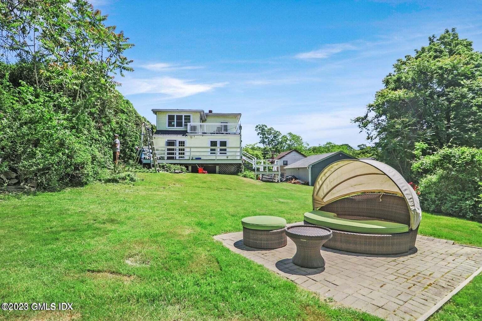 218 Pemberwick Road, Unit 2 Greenwich, CT 06831 - Photo 11 of 20 a view of a garden with multi story residential houses