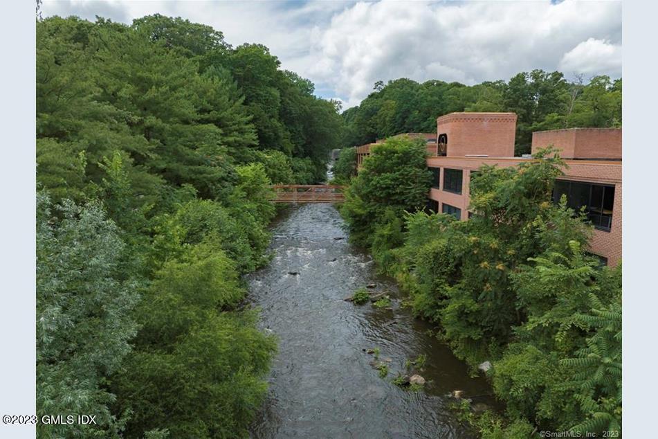218 Pemberwick Road, Unit 2 Greenwich, CT 06831 - Photo 14 of 20 an aerial view of a house with a yard