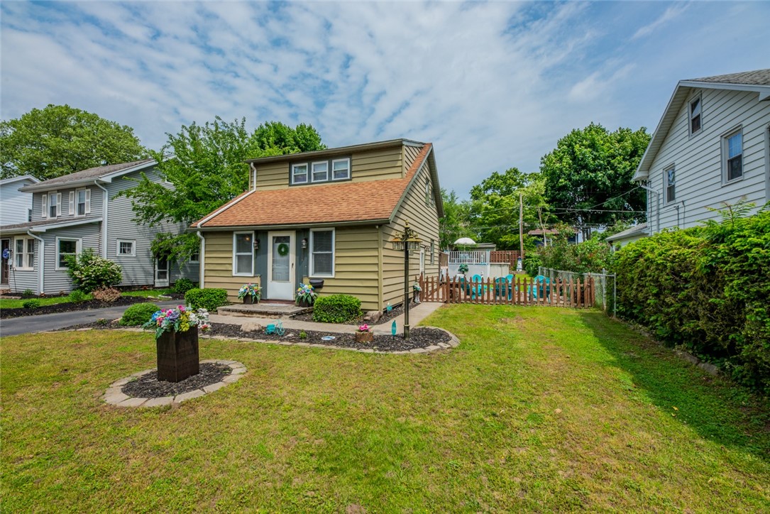 104 Keating Drive Irondequoit, NY 14622 - Photo 3 of 40