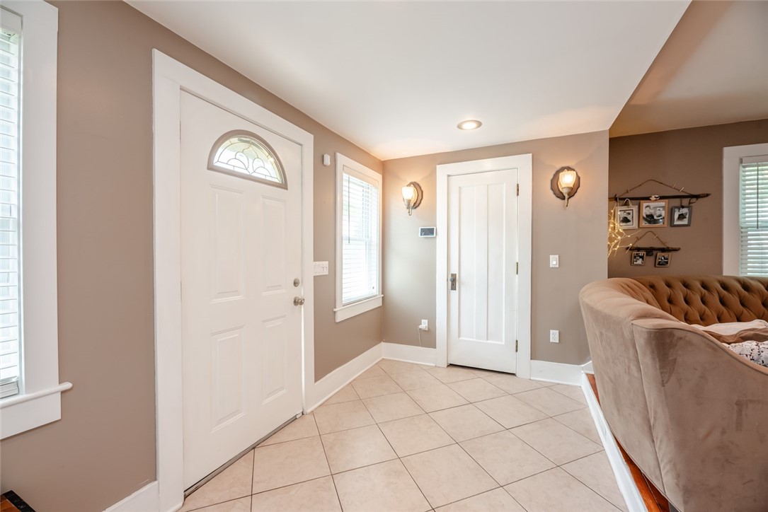 104 Keating Drive Irondequoit, NY 14622 - Photo 4 of 40