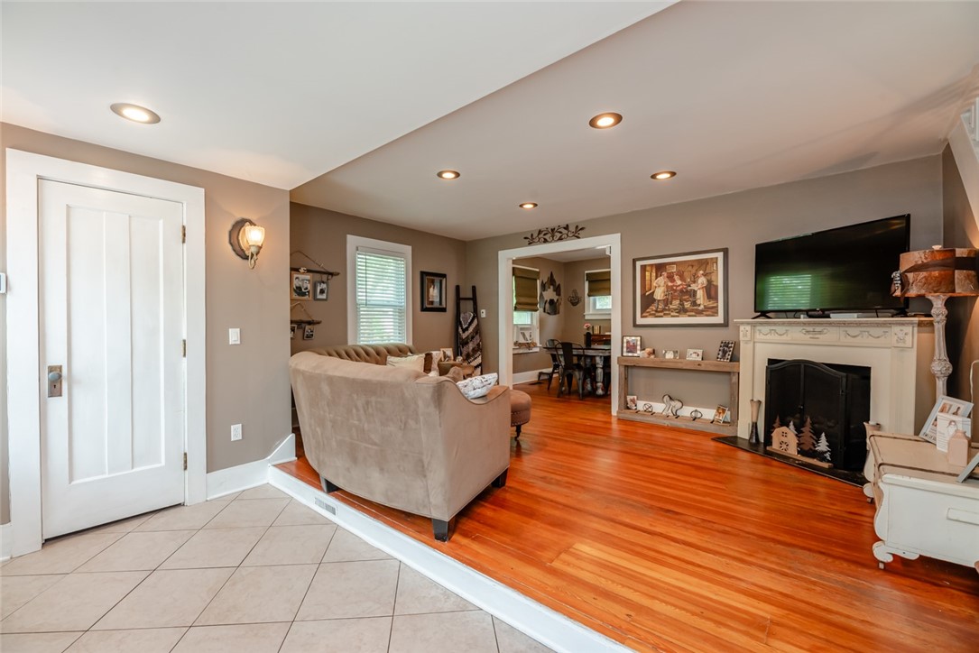 104 Keating Drive Irondequoit, NY 14622 - Photo 5 of 40