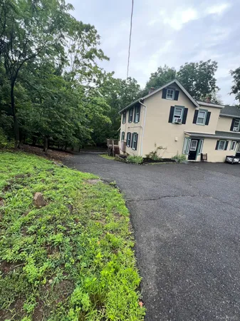 $1,725 | 418 Christian Herald Road, Unit 1, Valley Cottage, NY 10989