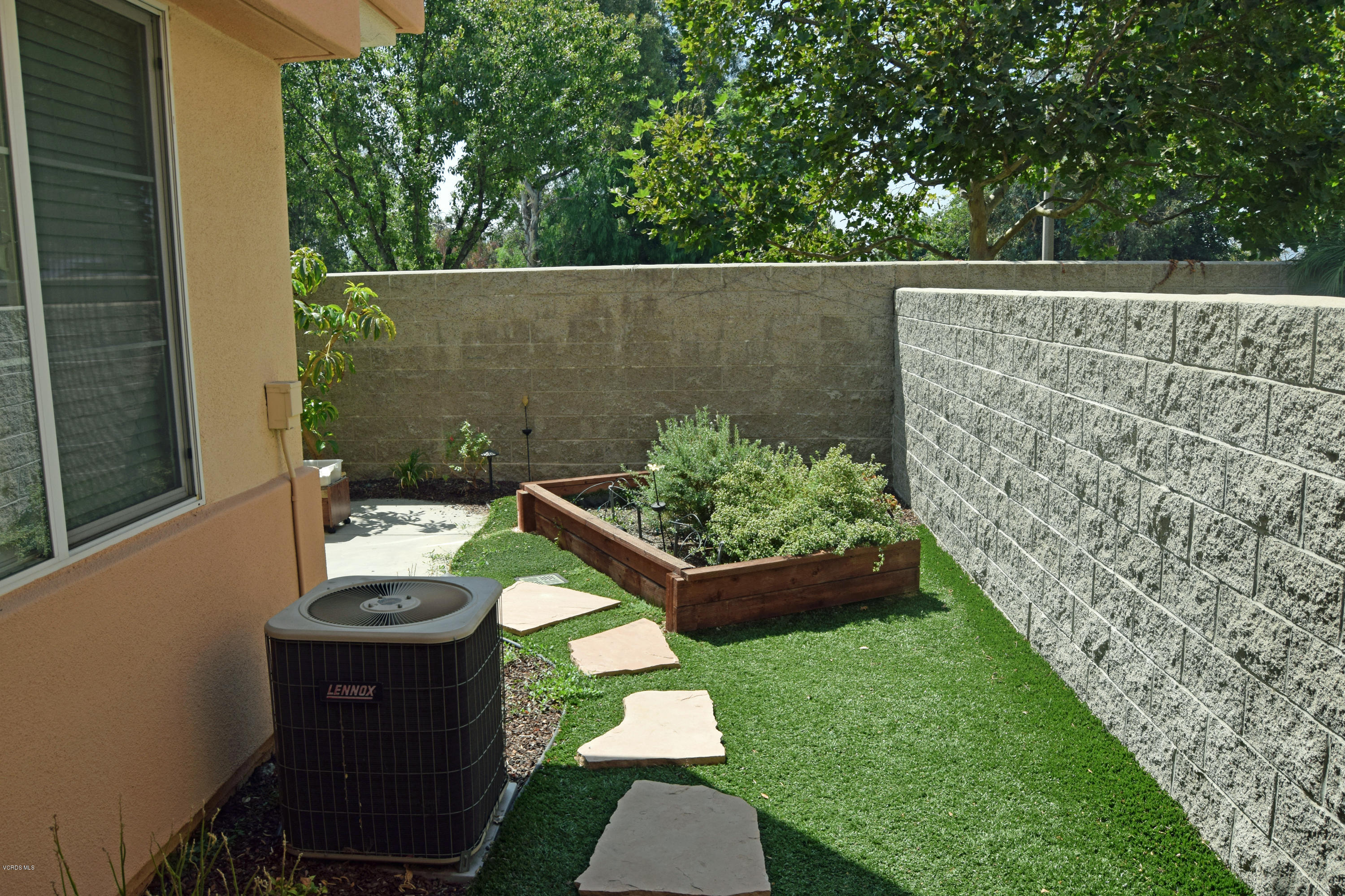4142 Felipe Lane, Unit F Simi Valley, CA 93063 - Photo 18 of 19 Felipe Side Yard