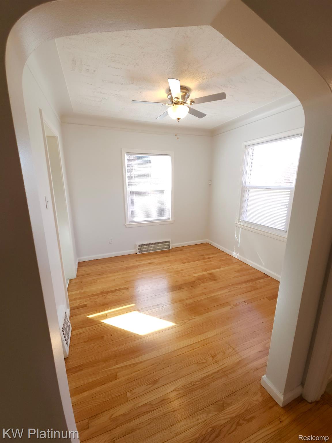 11592 Roxbury Street Detroit, MI 48224 - Photo 13 of 26 Dining area