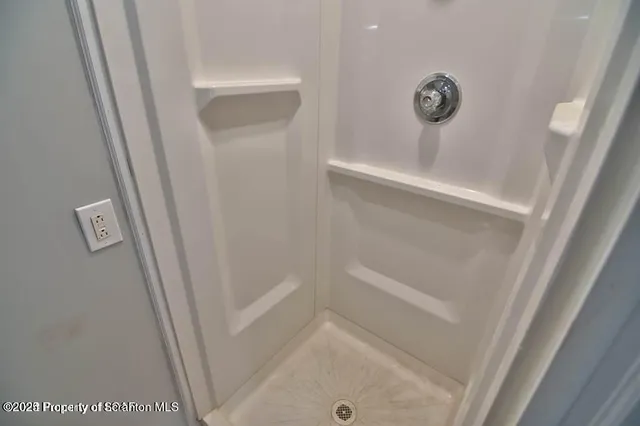 $1,395 | 261 Dana Street, Wilkes Barre, PA 18702