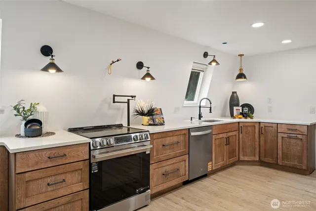 $674,500 | 1354 Hoffs Drive, Poulsbo, WA 98370