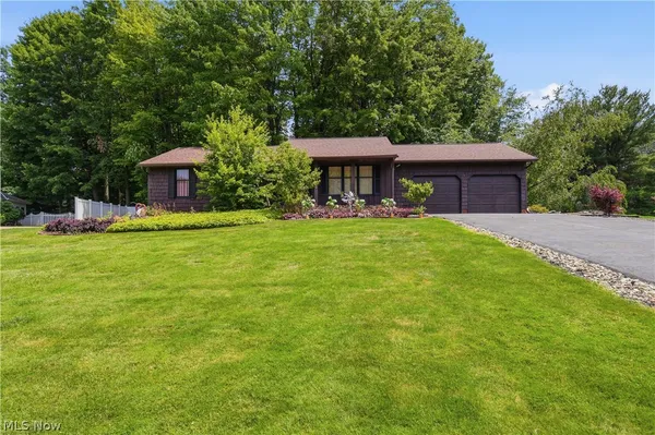 $299,900 | 3064 Townsend Street Northwest, Uniontown, OH 44685
