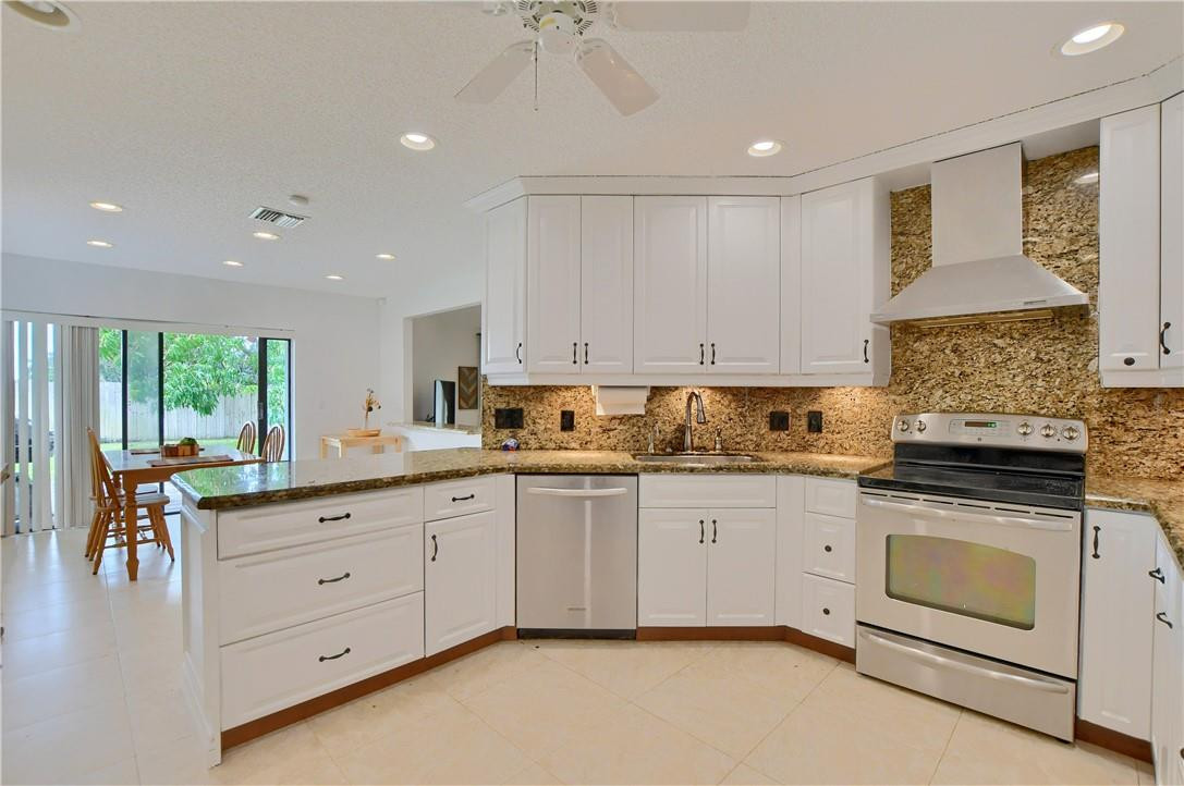 9906 Majorca Place Boca Raton, FL 33434 - Photo 3 of 37 Photo 3