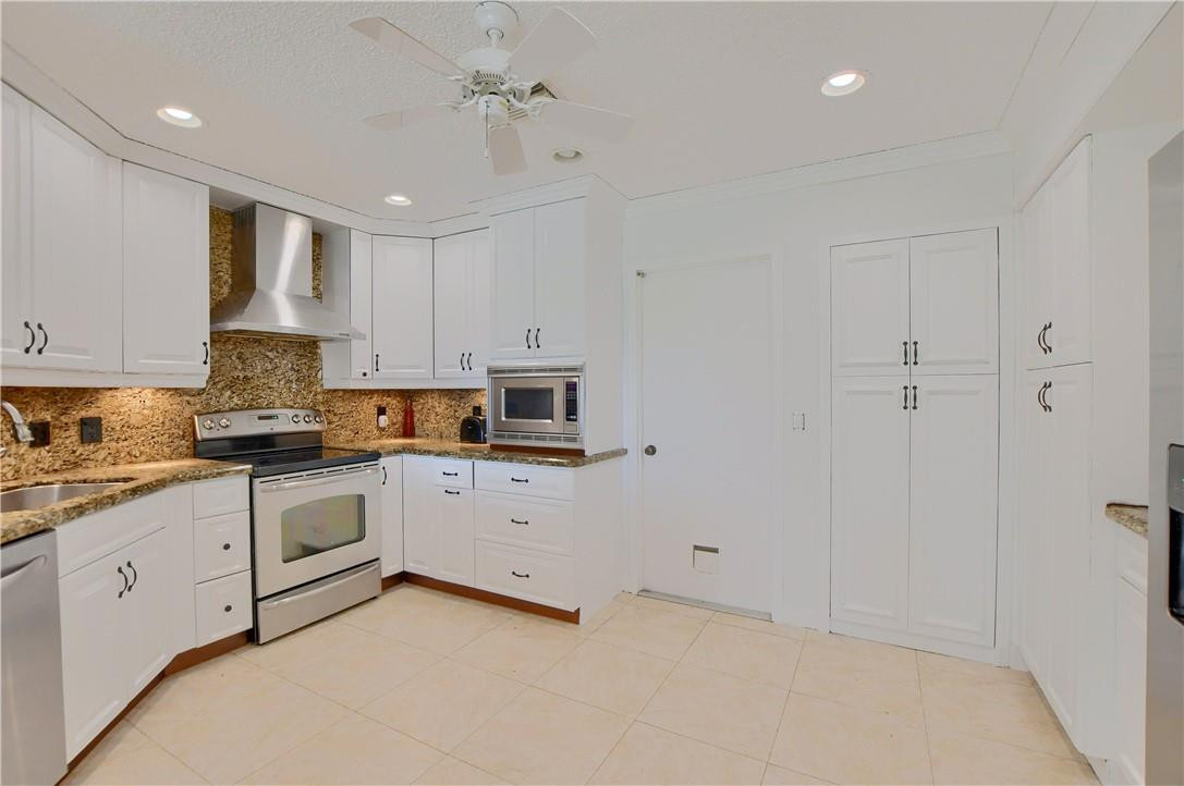 9906 Majorca Place Boca Raton, FL 33434 - Photo 4 of 37 Photo 4