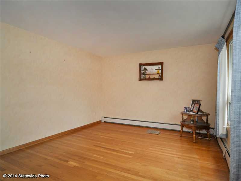 31 Colvin Street Scituate, RI 02831 - Photo 7 of 24 Living Room.