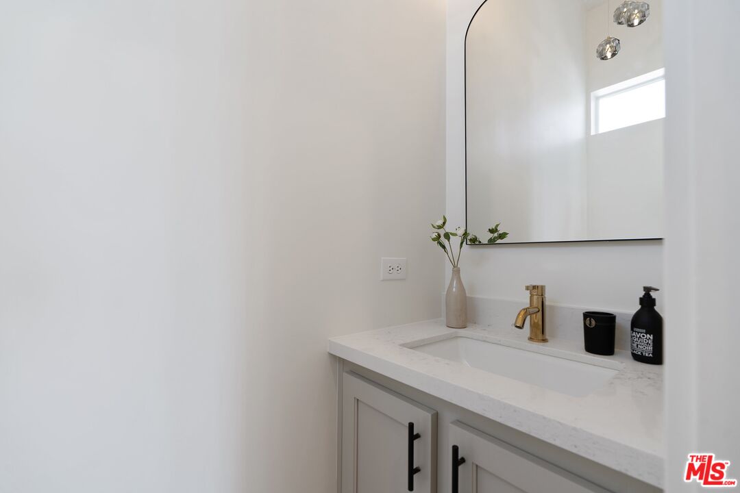 29500 Heathercliff Road, Unit 64 Malibu, CA 90265 - Photo 26 of 39