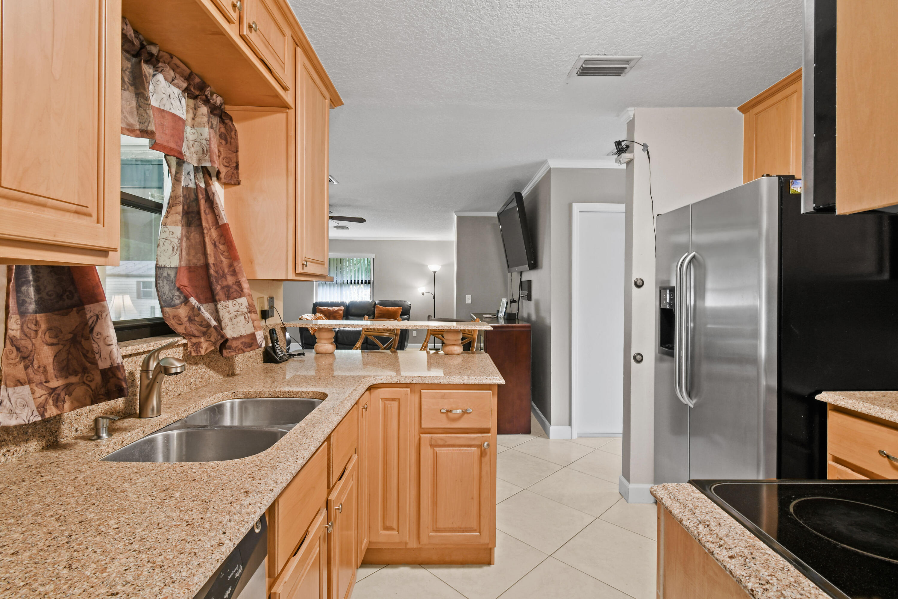 7107 181st Street Jupiter, FL 33458 - Photo 15 of 62 Pass through window to the lanai