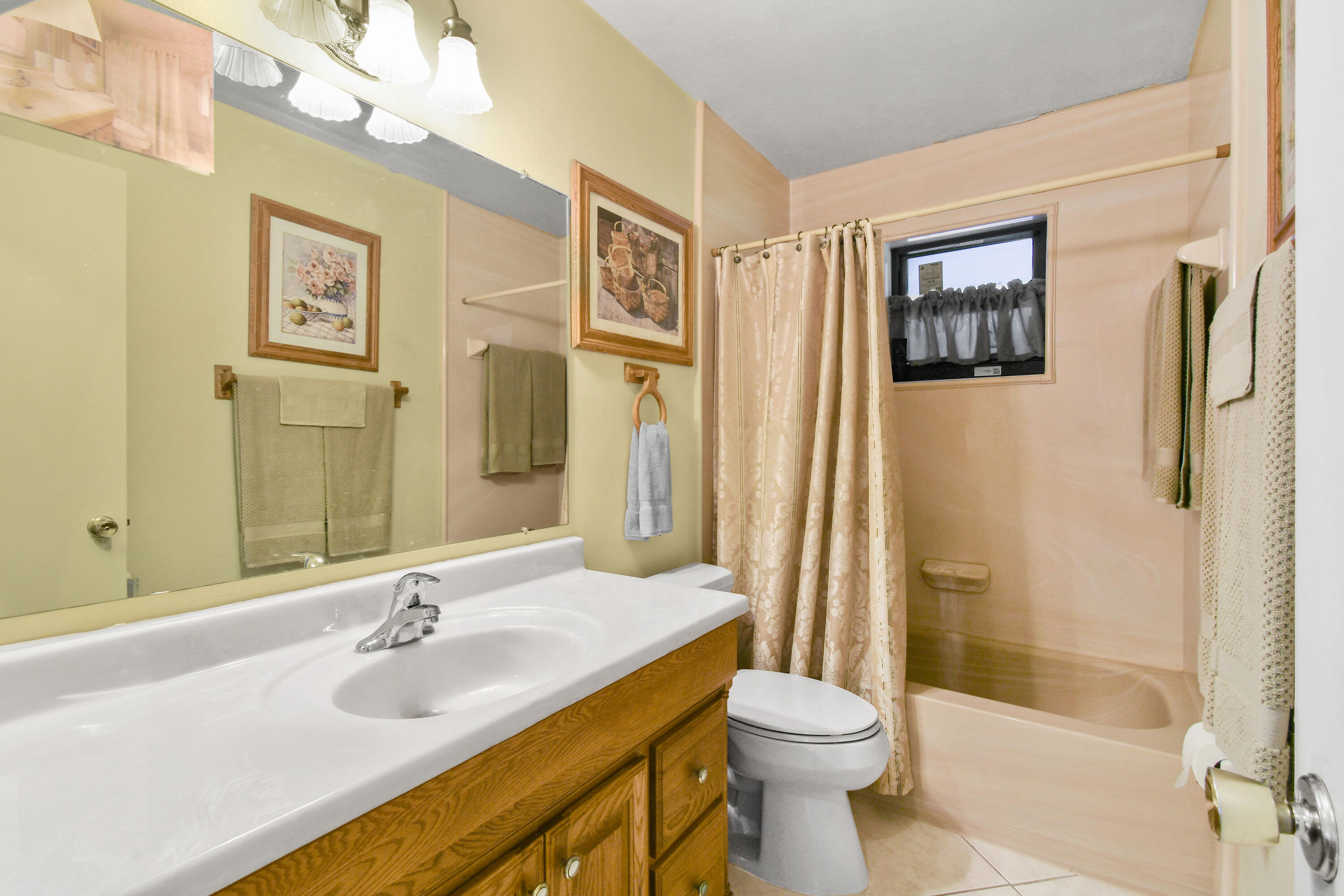 7107 181st Street Jupiter, FL 33458 - Photo 34 of 62 Guest bathroom