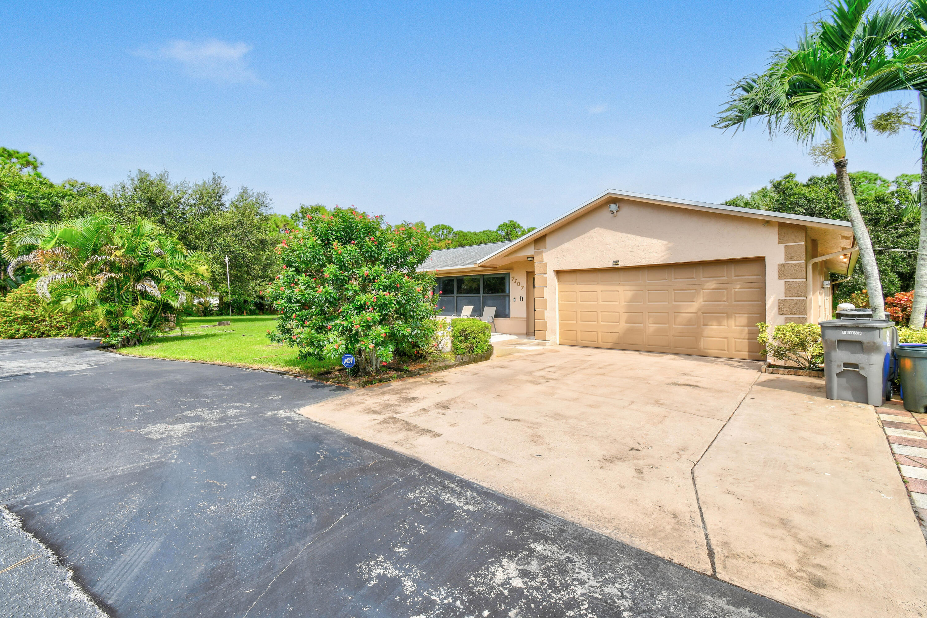 7107 181st Street Jupiter, FL 33458 - Photo 5 of 62 Plenty of room for multiple vehicles