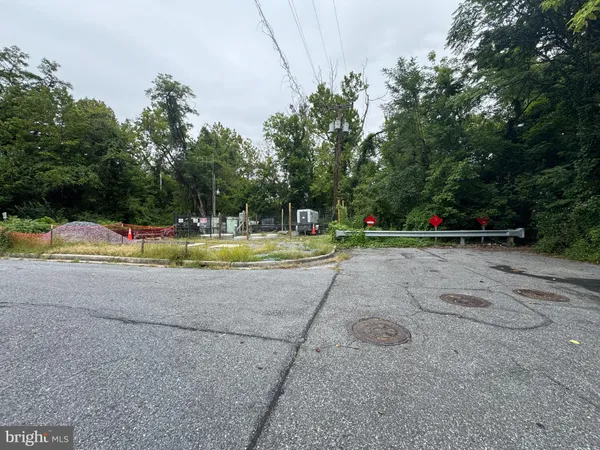 a view of outdoor space with garden view