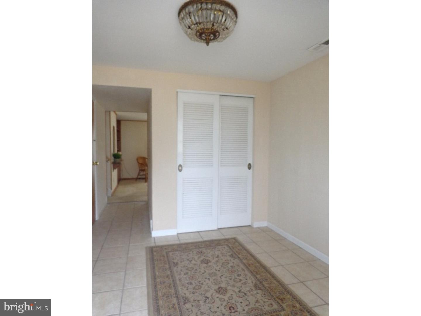 9702 Glenhope Road Philadelphia, PA 19115 - Photo 2 of 25 Foyer