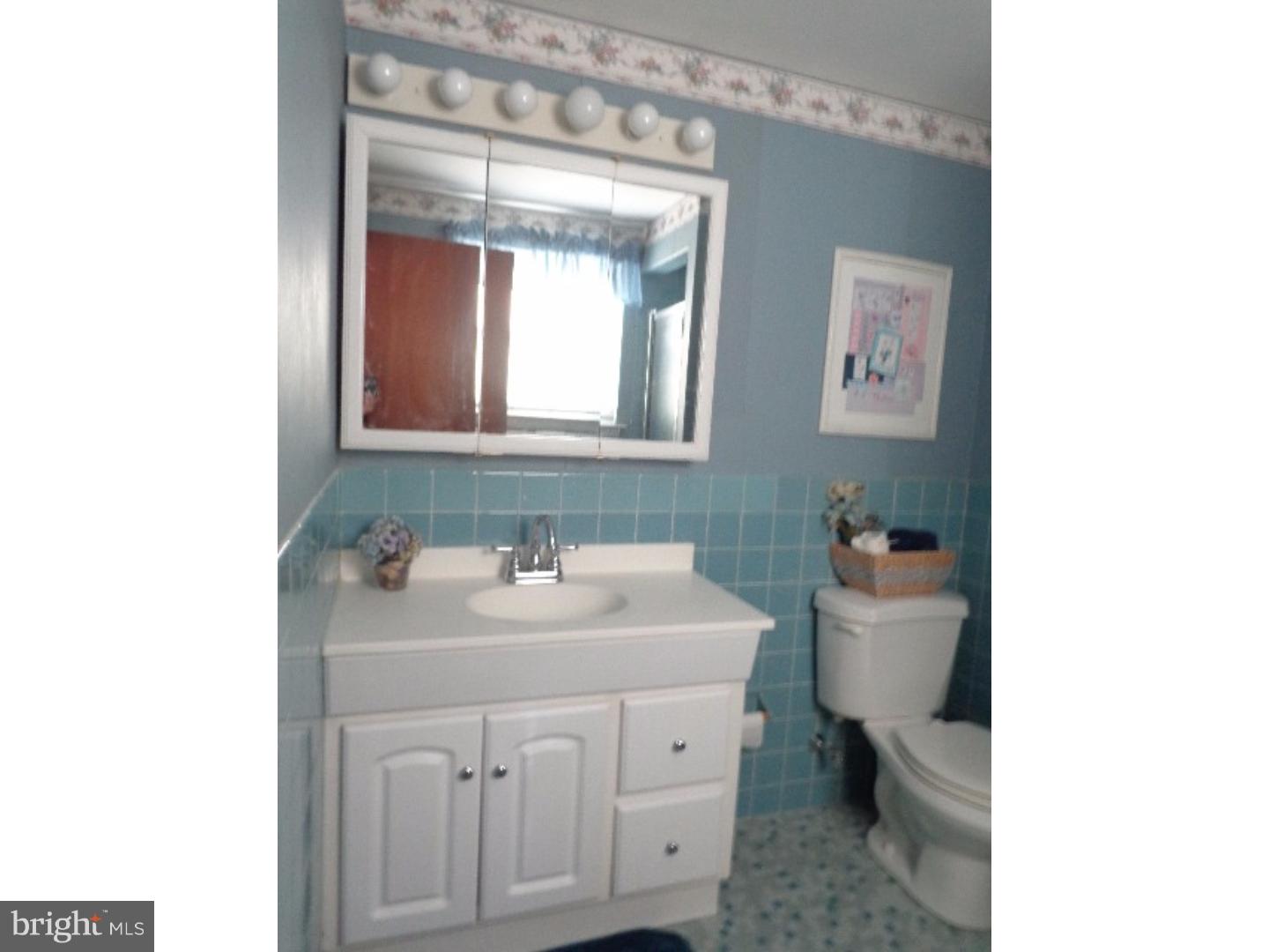 9702 Glenhope Road Philadelphia, PA 19115 - Photo 17 of 25 Master Bathroom