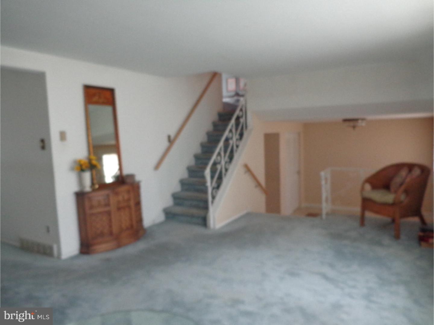 9702 Glenhope Road Philadelphia, PA 19115 - Photo 3 of 25 Living Room