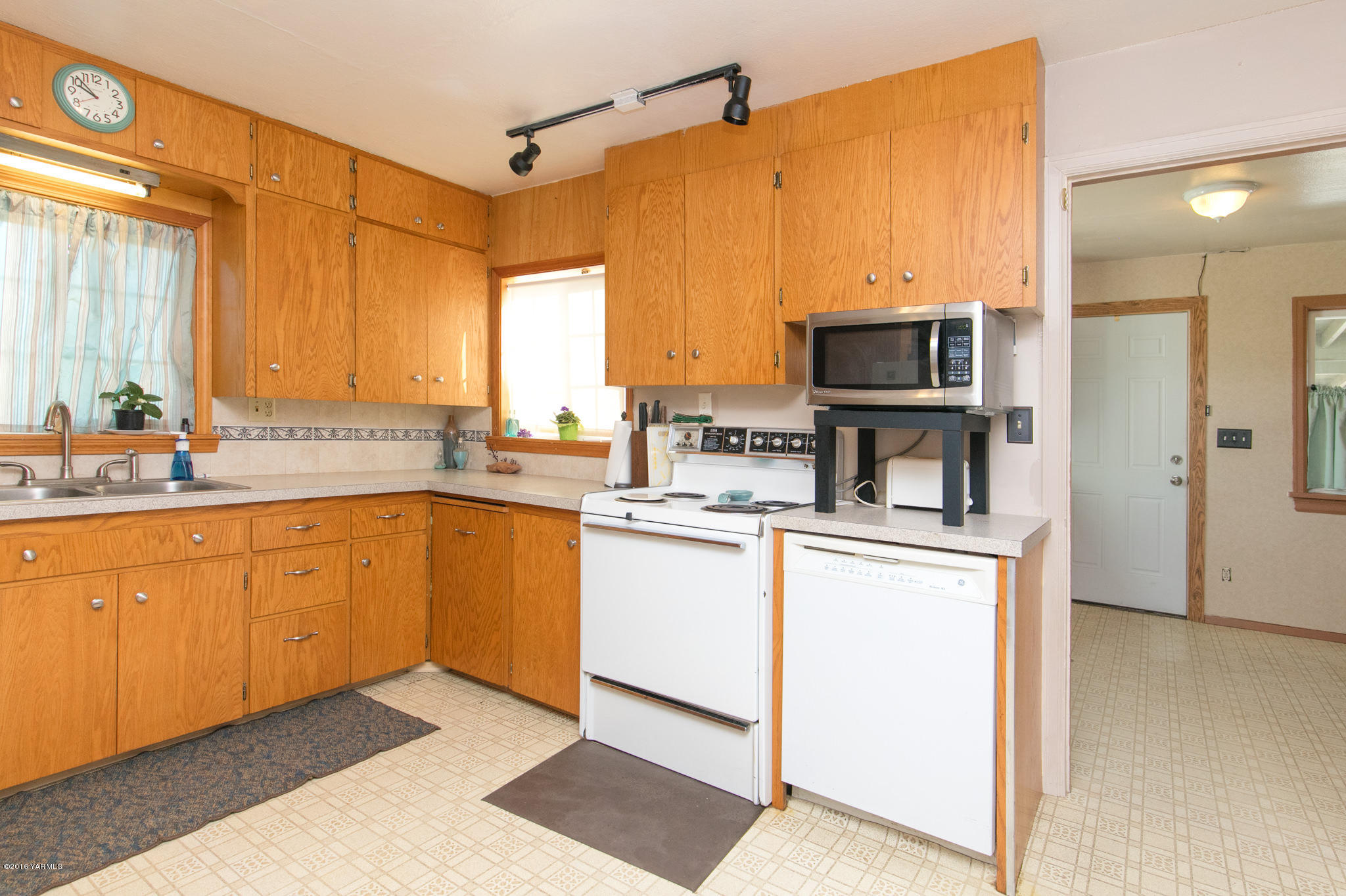 8002 Mieras Road Yakima, WA 98901 - Photo 6 of 34 MierasRd-5474