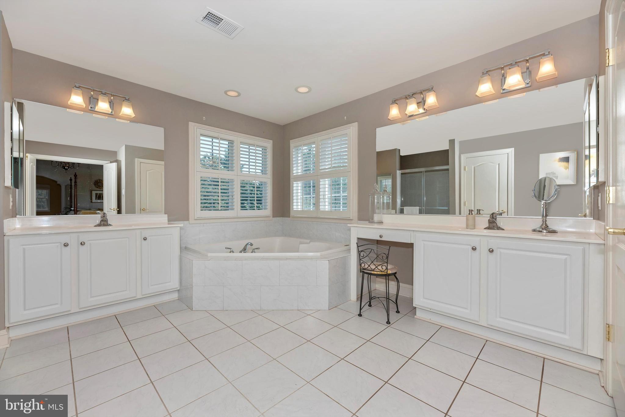 25 Woodmere Circle Middletown, MD 21769 - Photo 25 of 52 Main Bedroom Bathroom
