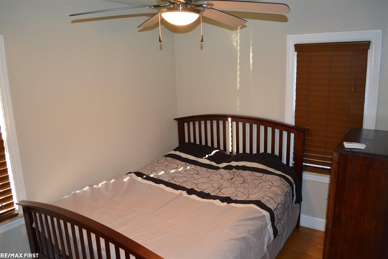 22348 Hayes Avenue Eastpointe, MI 48021 - Photo 12 of 39 31324551-11.JPG
