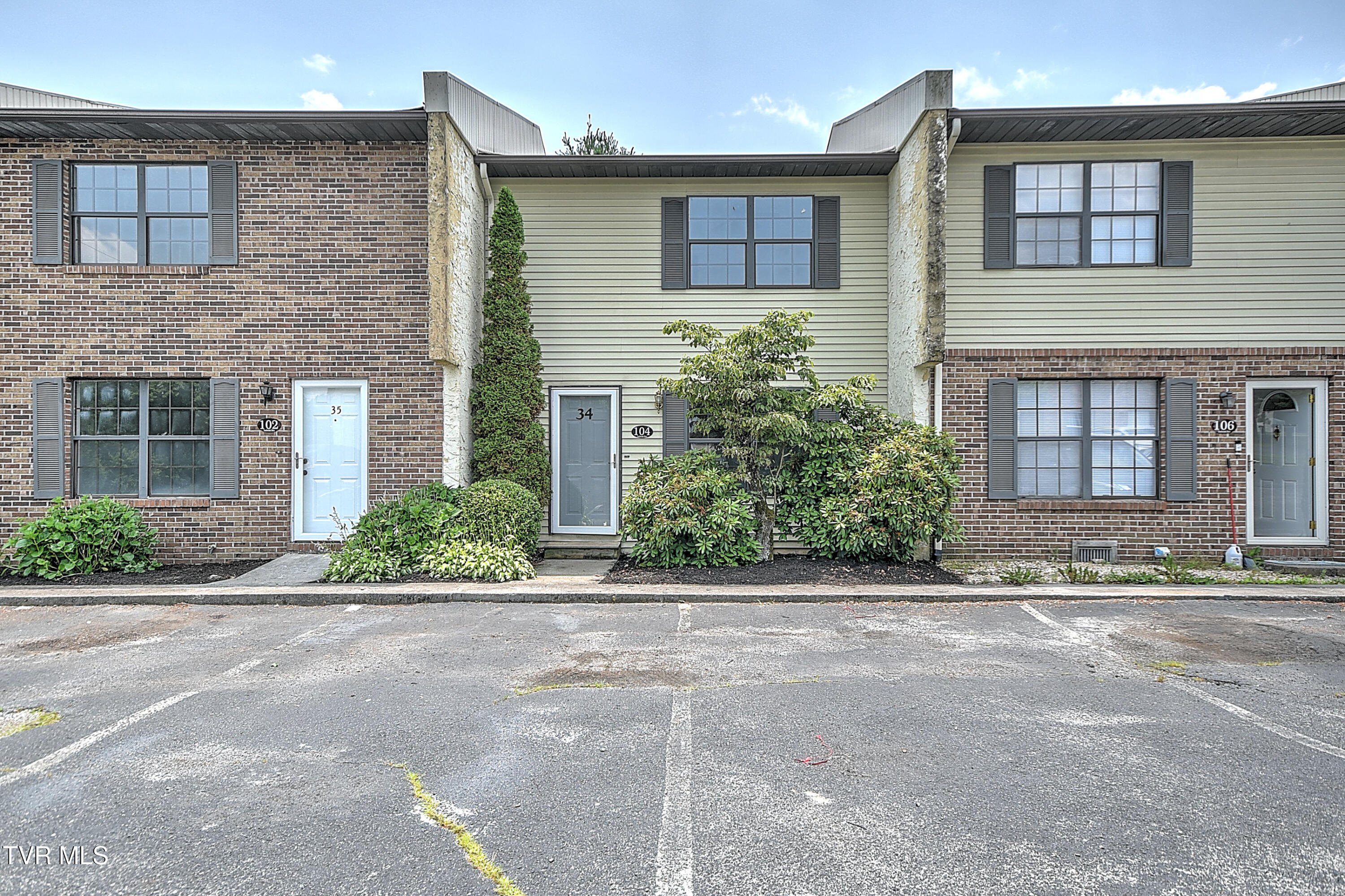 75 Northwinds #104-2