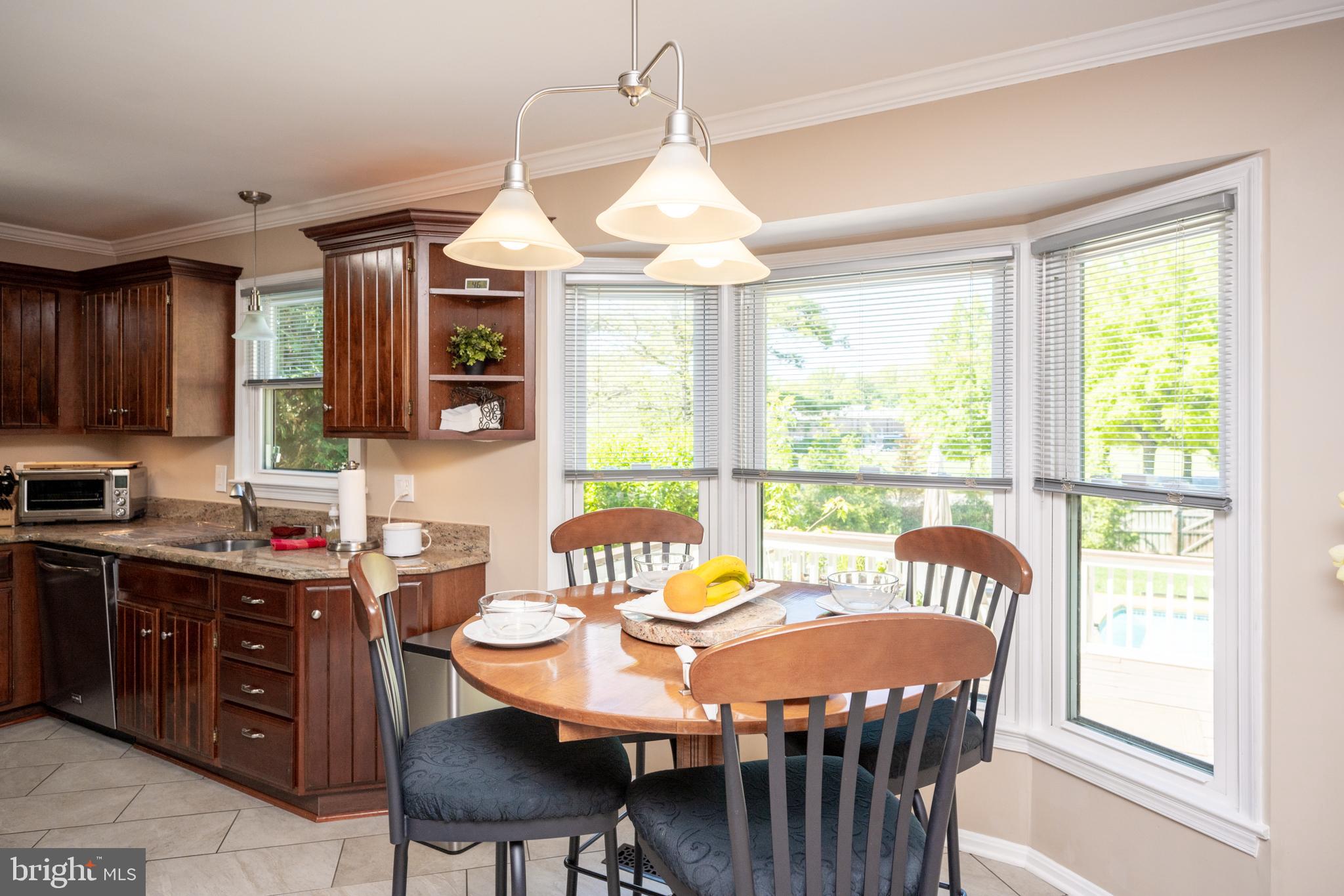 12421 Wendell Holmes Road Oak Hill, VA 20171 - Photo 22 of 56 Kitchen dining area