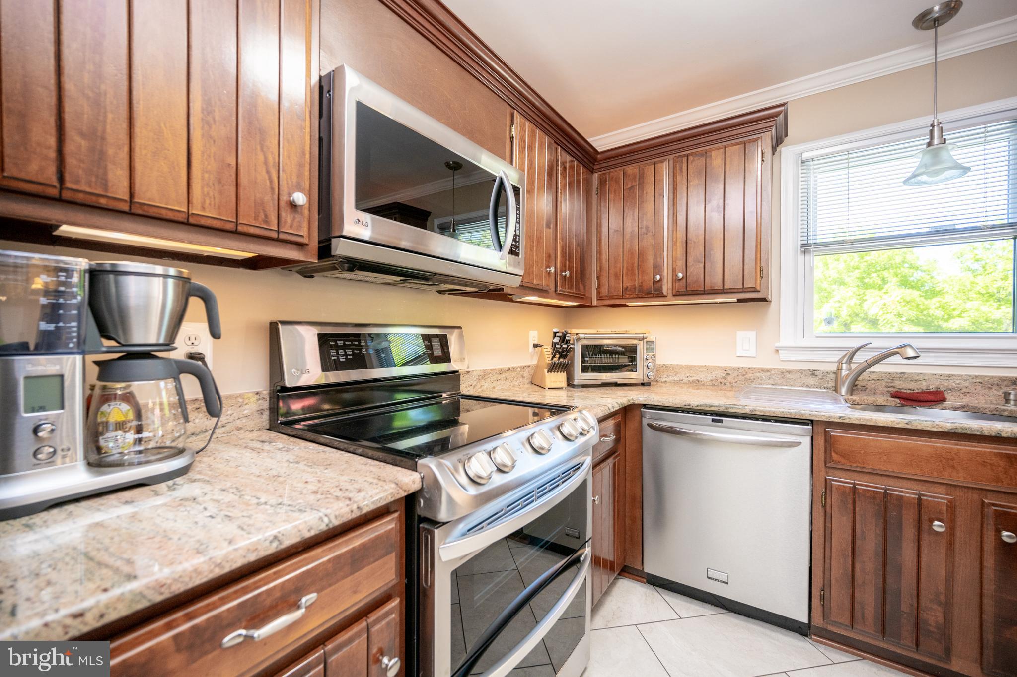 12421 Wendell Holmes Road Oak Hill, VA 20171 - Photo 24 of 56 Kitchen with stainless steel appliances