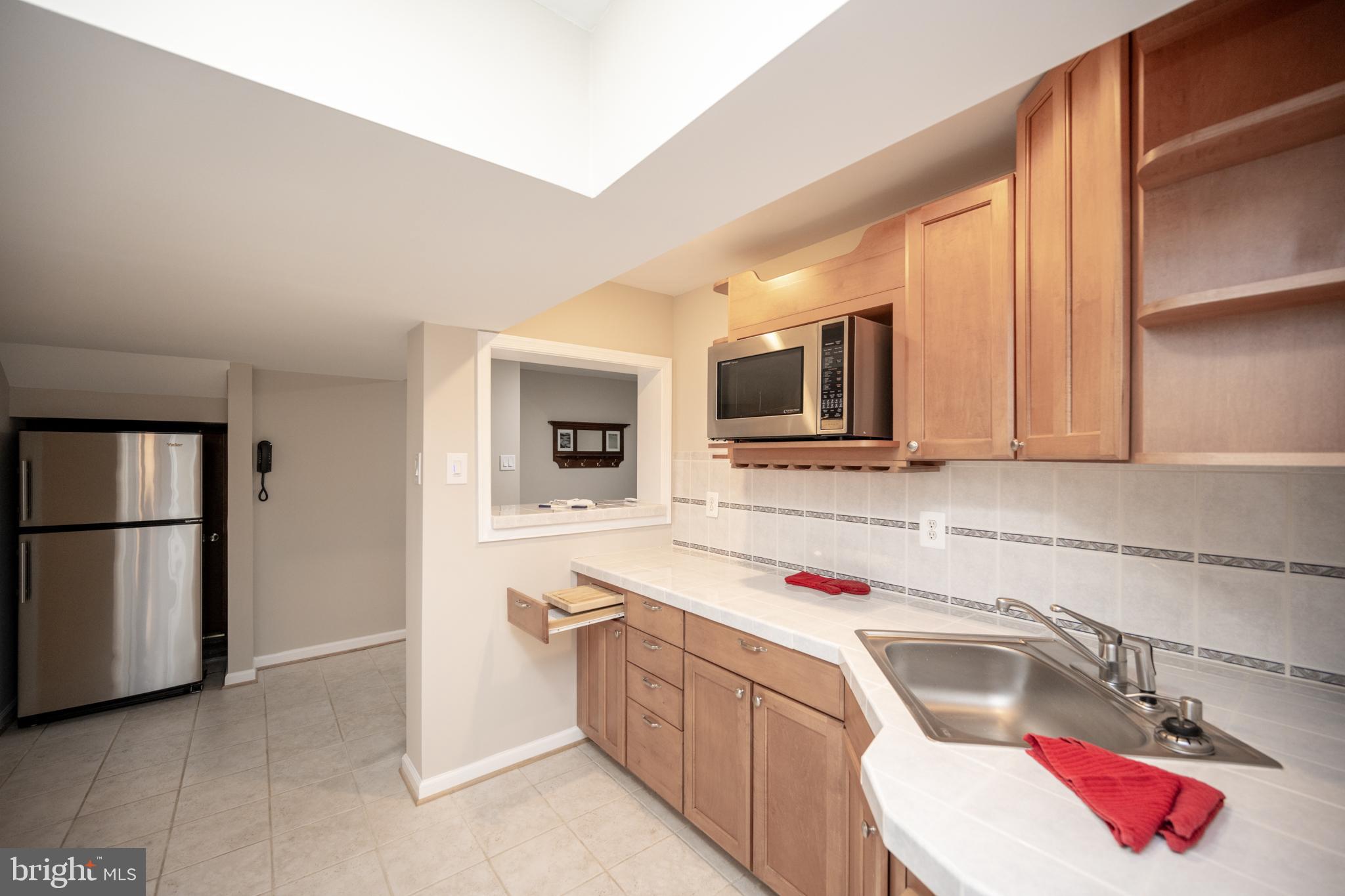 12421 Wendell Holmes Road Oak Hill, VA 20171 - Photo 51 of 56 Bar area showing base & wall hung cabinetry
