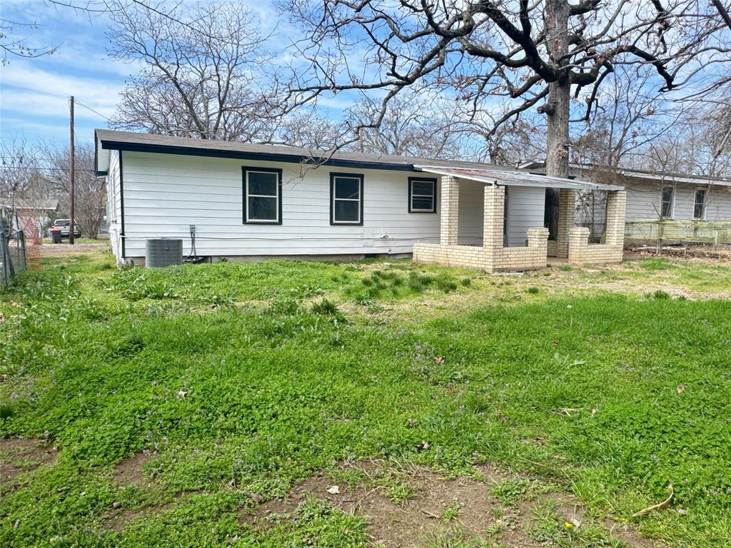 345 16th Street Southwest Paris, TX 75460 - Photo 15 of 15 a backyard of a house with seating space