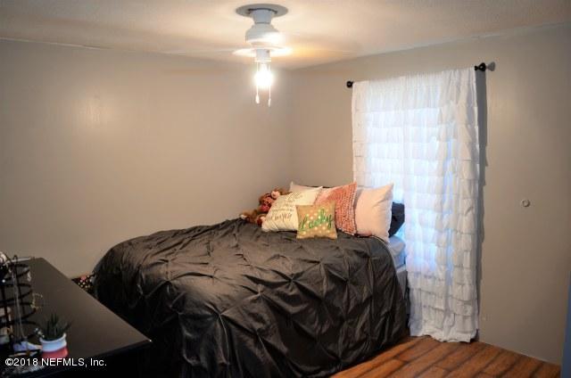 54170 Vontz Road East Callahan, FL 32011 - Photo 13 of 24 a bed sitting in a bedroom next to a window