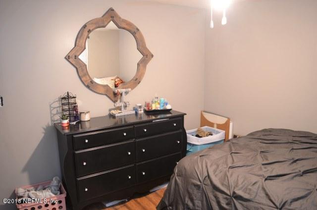 54170 Vontz Road East Callahan, FL 32011 - Photo 14 of 24 a bedroom with a bed and a mirror