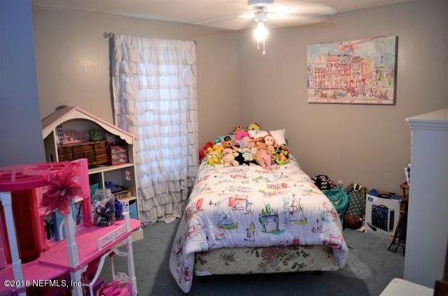 54170 Vontz Road East Callahan, FL 32011 - Photo 10 of 24 a bedroom with a bed and a window