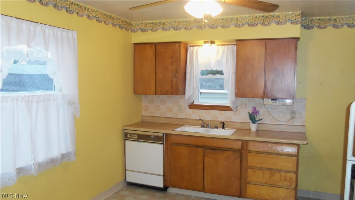 1507 Mapledale Road Wickliffe, OH 44092 - Photo 3 of 8