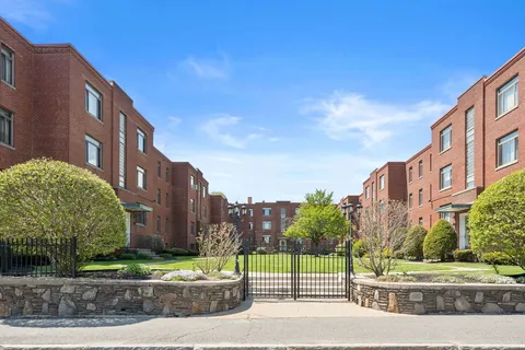 $250,000 | 10 Ashland Street, Unit 2L, Worcester, MA 01609