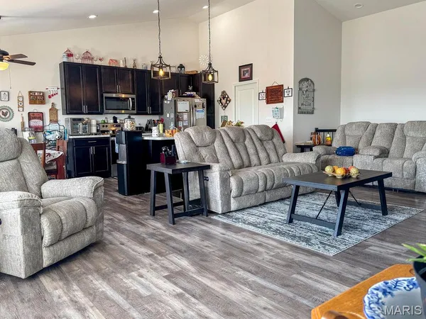 $322,400 | 1061 Providence Way, Herculaneum, MO 63048