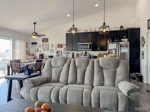 $322,400 | 1061 Providence Way, Herculaneum, MO 63048